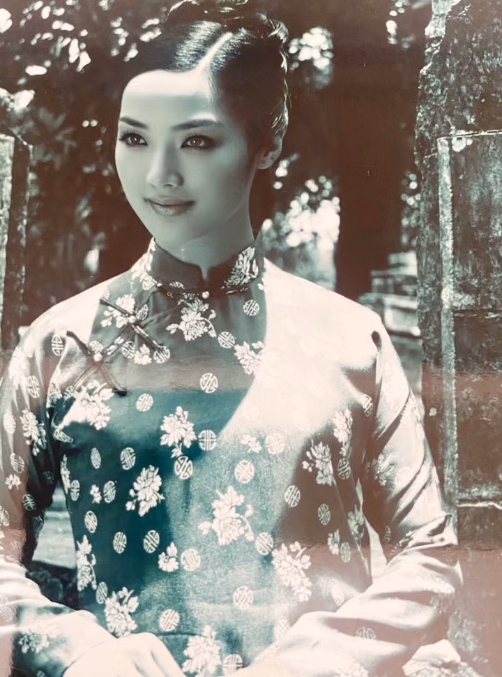 Vẻ đẹp đài các của Giáng My trong "Ngọn nến hoàng cung".