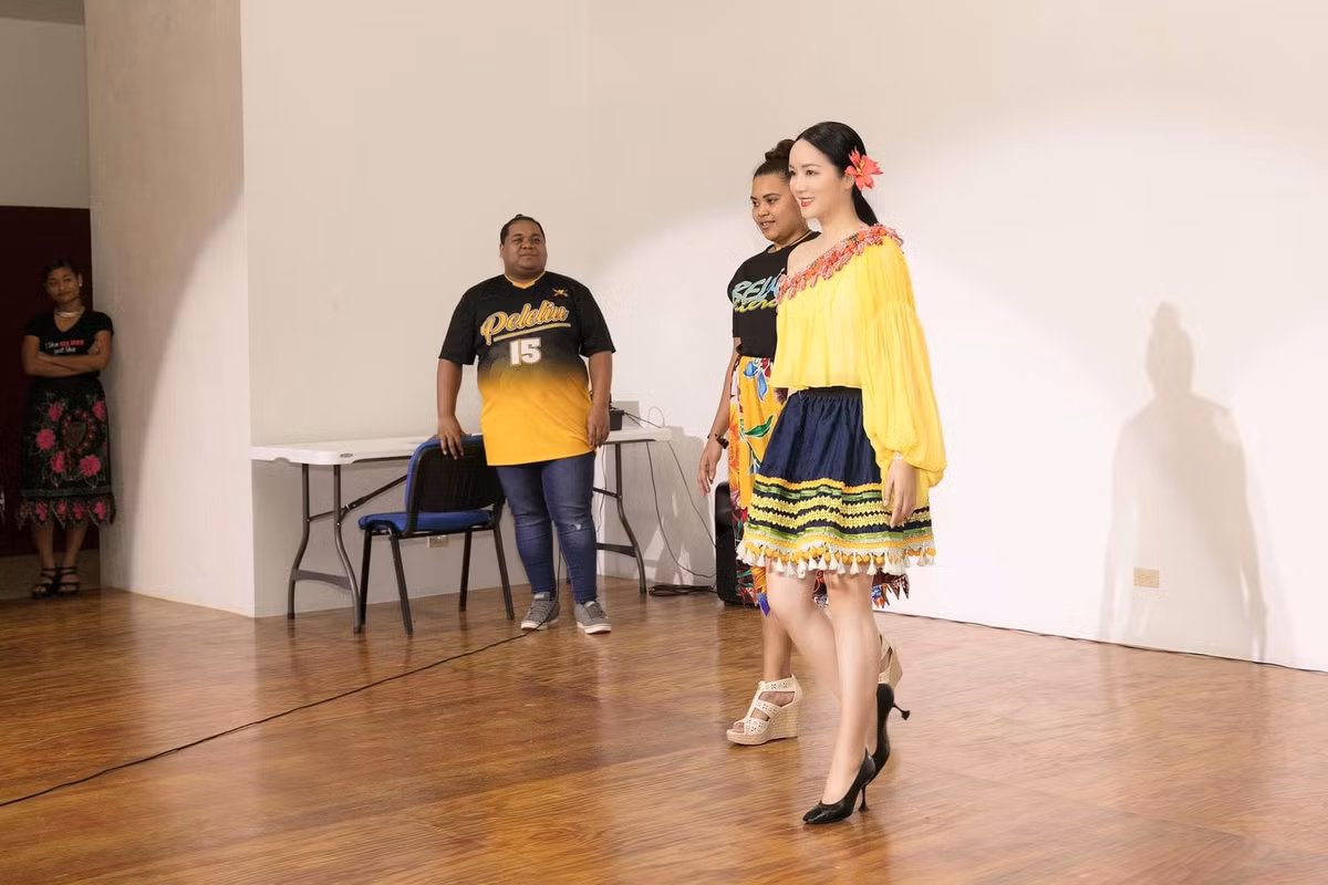 Giáng My tham gia đào tạo kỹ năng cho thí sinh các cuộc thi năng khiếu và sắc đẹp.