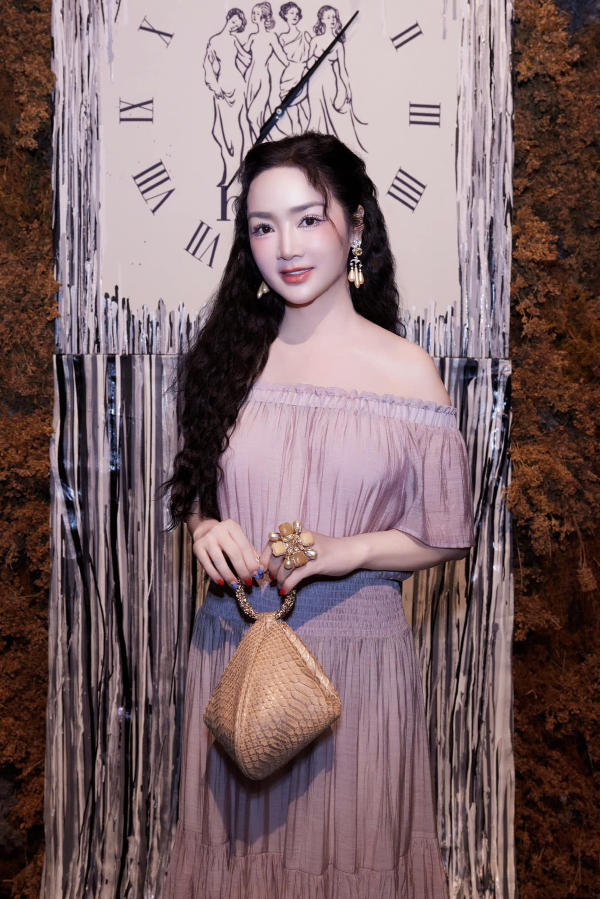 Dù không còn hoạt động nhiều trong giới nghệ thuật, Giáng My vẫn được công chúng quan tâm nhờ vẻ đẹp nổi bật.