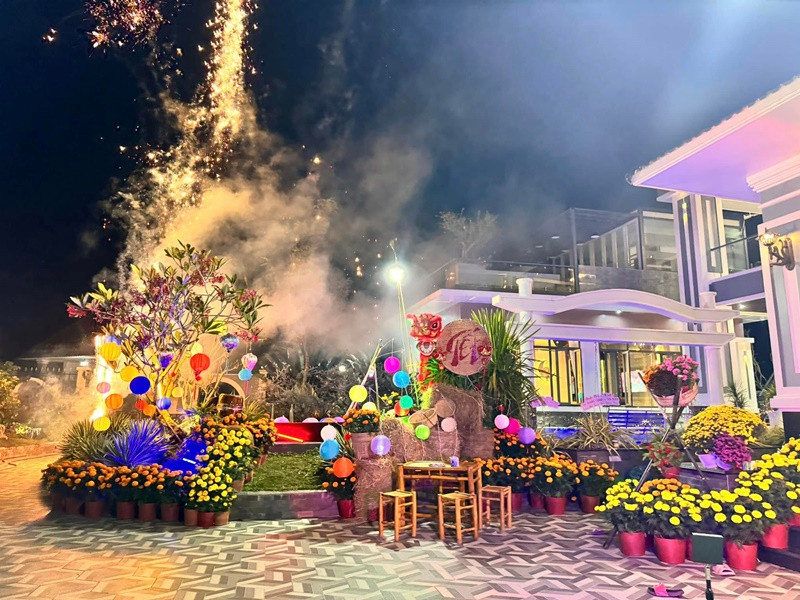 Dịp Tết Nguyên đán, cặp đôi thường trang hoàng nhà cửa lộng lẫy. Ảnh: FB Hà Trí Quang.