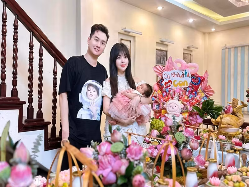 Anh Tuấn cho biết, anh không phải người đàn ông hoàn hảo nhưng sẽ trở thành phiên bản tốt nhất khi ở bên vợ và các con. Ảnh: FB Anh Tuấn.