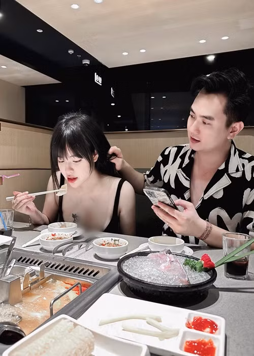 Lâm Diễm Quỳnh được Anh Tuấn chiều chuộng, yêu thương. Theo Anh Tuấn, anh luôn cố gắng vun đắp và cân bằng giữa tình cảm với công việc để vợ không bị thiệt thòi. Ảnh: FB Lâm Diễm Quỳnh.