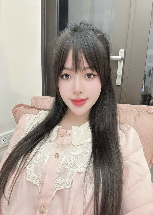 Vợ Anh Tuấn trẻ trung, rạng rỡ sau khi sinh con gái thứ hai vào tháng 8/2022. Ảnh: FB Lâm Diễm Quỳnh.