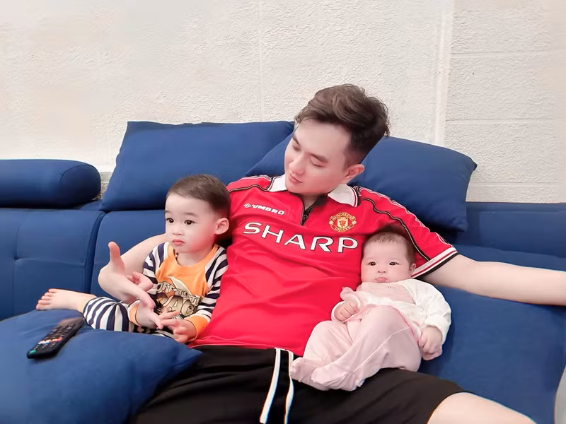 Hai nhóc tì nhà Anh Tuấn rất đáng yêu. Ảnh: FB Anh Tuấn.