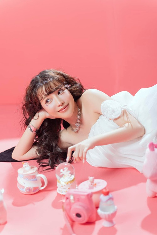 “Đệ nhất vòng một trong làng hài” từng giữ im lặng trước nghi vấn mang thai.