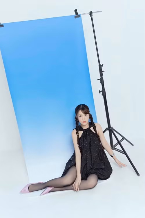 Trước khi lập gia đình, Puka tích cực diễn xuất ở sân khấu kịch, đóng nhiều phim ảnh như Găng tay đỏ, Chạy đi rồi tính, Yêu đi đừng sợ, Anh em siêu quậy.