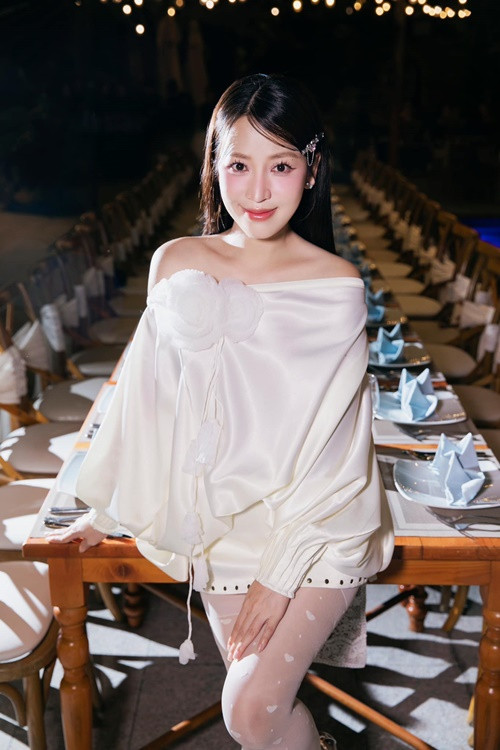 Puka liên tục diện trang phục rộng để giấu vòng hai.