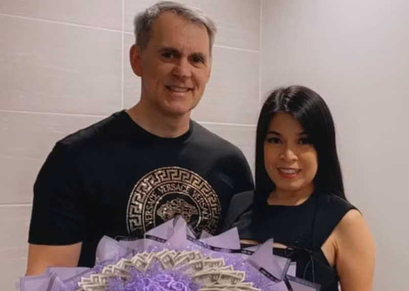 Hiện tại, dư luận có ý kiến trái chiều về vụ việc giữa Đàm Vĩnh Hưng và chồng Bích Tuyền. Nhiều khán giả bày tỏ rằng họ thông cảm cho Đàm Vĩnh Hưng, trong khi đó, không ít cư dân mạng đứng về phía vợ chồng Bích Tuyền. Ảnh: FB Bích Tuyền.