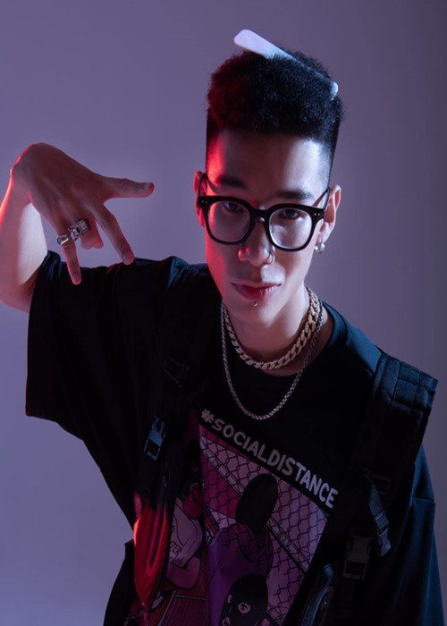 Sau đó, rapper tiếp tục lên tiếng về sự việc. Trên trang cá nhân, MCK gửi lời xin lỗi đến bạn bè và fan. Tuy nhiên, anh vẫn giữ quan điểm sẽ không tôn trọng người xâm phạm, đào lại đời tư. Ảnh: FB MCK.