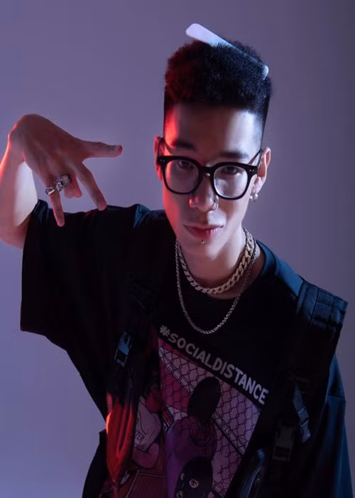 Sau đó, rapper tiếp tục lên tiếng về sự việc. Trên trang cá nhân, MCK gửi lời xin lỗi đến bạn bè và fan. Tuy nhiên, anh vẫn giữ quan điểm sẽ không tôn trọng người xâm phạm, đào lại đời tư. Ảnh: FB MCK.
