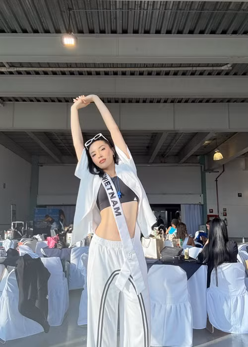 Cô lựa chọn trang phục năng động trong các buổi tập luyện. Ảnh: FB Kỳ Duyên.