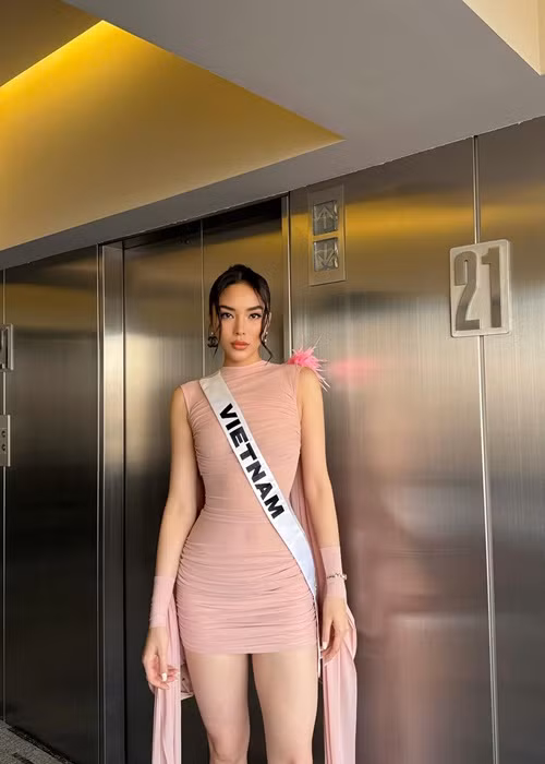 Nàng hậu khéo chọn trang phục tôn vóc dáng săn chắc, gợi cảm. Ảnh: FB Kỳ Duyên.