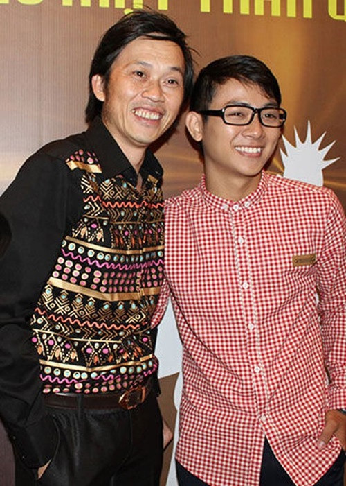 Hoài Linh đỡ đầu con trai nuôi trong hoạt động nghệ thuật. Ảnh: Đời Sống Pháp Luật.