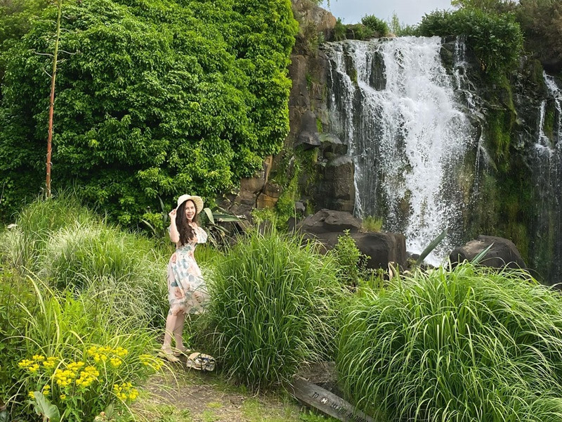 Nữ diễn viên phim Thương nhớ ở ai bay sang New Zealand 5 tháng trước rồi hẹn hò người yêu hiện tại.