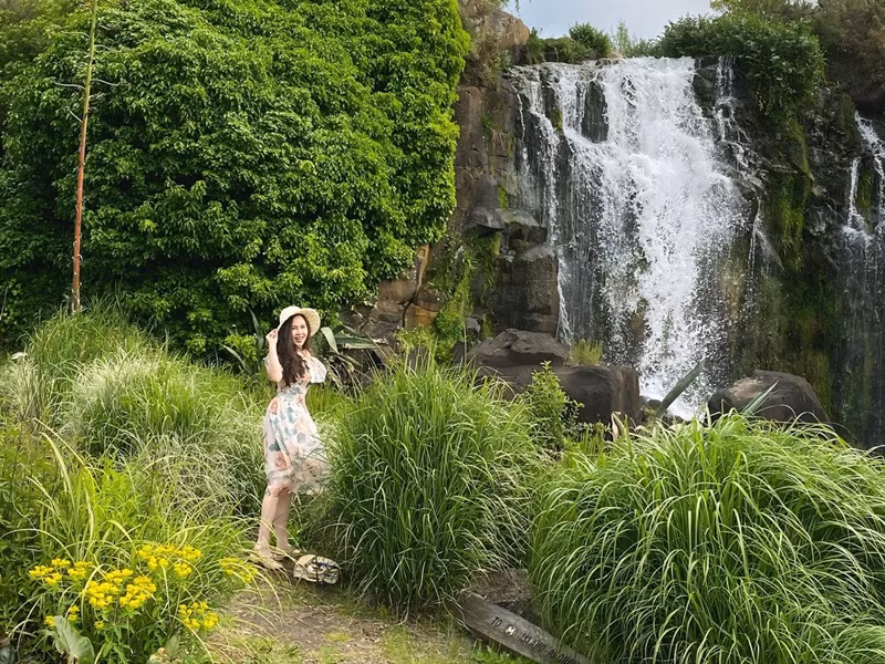 Nữ diễn viên phim Thương nhớ ở ai bay sang New Zealand 5 tháng trước rồi hẹn hò người yêu hiện tại.