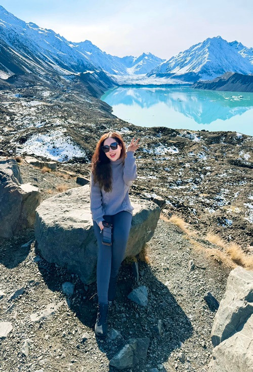 Vóc dáng của Trương Phương thon gọn, gợi cảm.