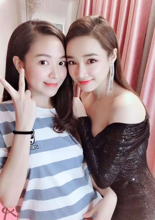 Kim Oanh chia sẻ trên Arttimes, Nhã Phương là người chị luôn cho cô những lời khuyên về công việc.