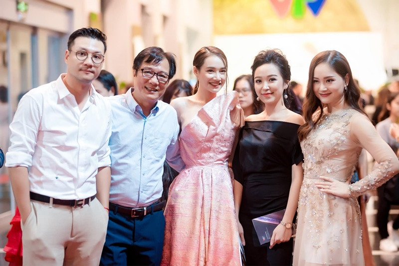 Nhã Phương và Kim Oanh đều đã lập gia đình.