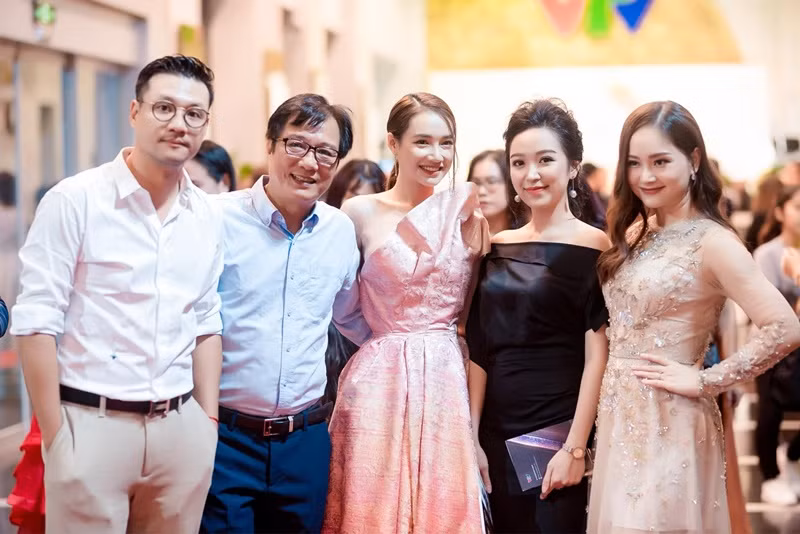 Nhã Phương và Kim Oanh đều đã lập gia đình.