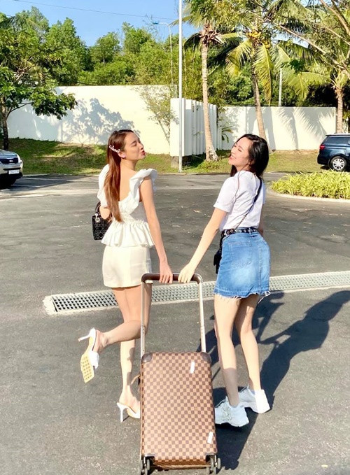 Ngày Kim Oanh còn độc thân, Nhã Phương thường xuyên đem đàn em đi "rao bán".