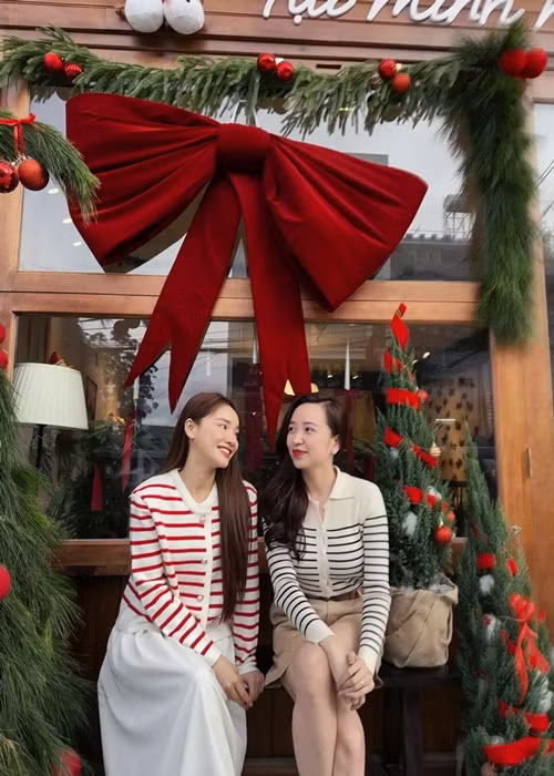 Kim Oanh và Nhã Phương thân thiết nhiều năm qua.