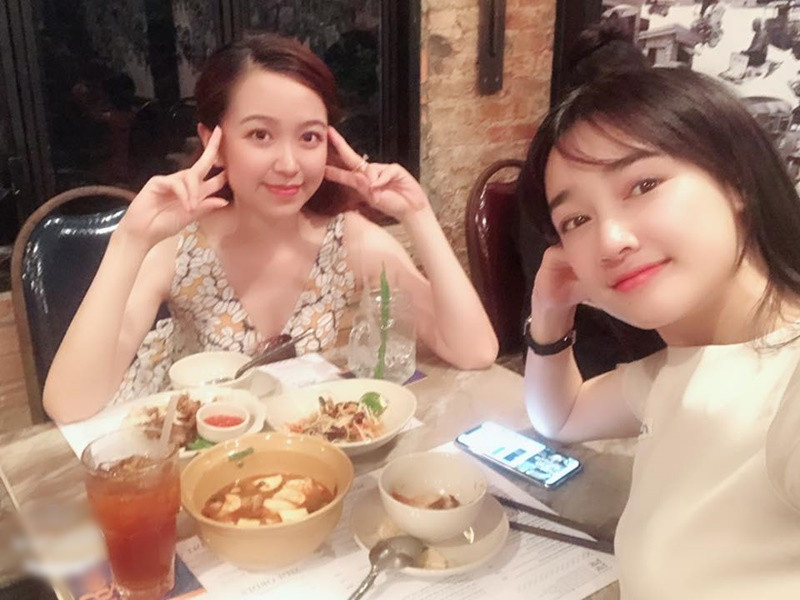 Hai nữ diễn viên thường xuyên cùng nhau đi ăn uống.