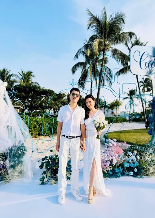 Kỷ niệm 4 năm ngày cưới, hai vợ chồng du lịch châu Âu.