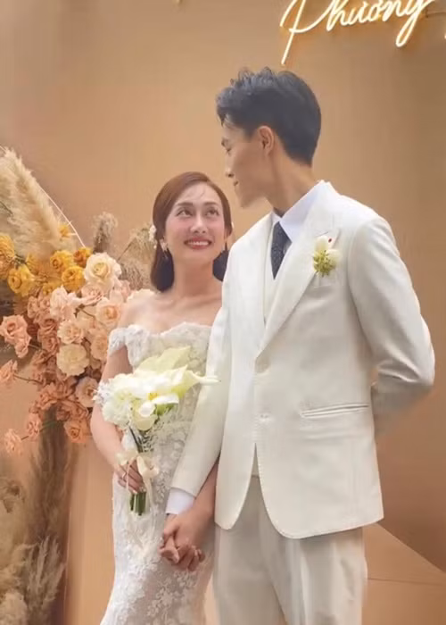 Sau đám cưới, Phương Lan giữ 8 phần tiền chung còn Phan Đạt giữ 2 phần. Ảnh: Saostar.