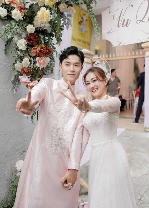 Cả hai hẹn hò 5 năm trước khi làm đám cưới. Ảnh: Arttimes.