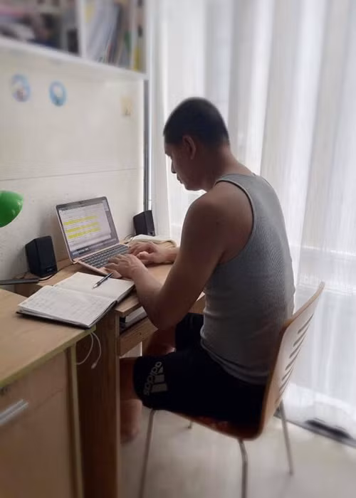 Bình Minh mặc giản dị ở đời thường. Ảnh: FB Bình Minh.