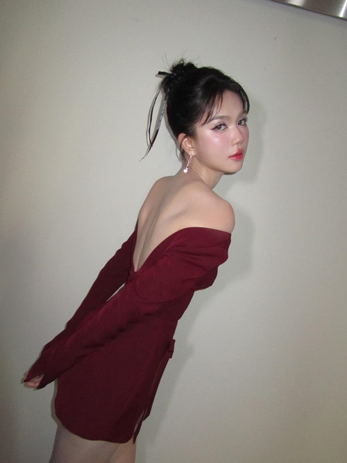 Tháng 2/2024, Ngọc Trinh bị tuyên phạt 1 năm tù về tội Gây rối trật tự công cộng nhưng được hưởng án treo. Trong 9 tháng qua, cô chủ yếu dành thời gian cho công việc, chăm sóc con nuôi.