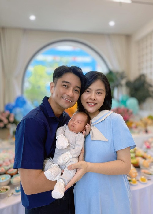 Ngày 11/10, Vân Trang sinh con trai tên Quintin.