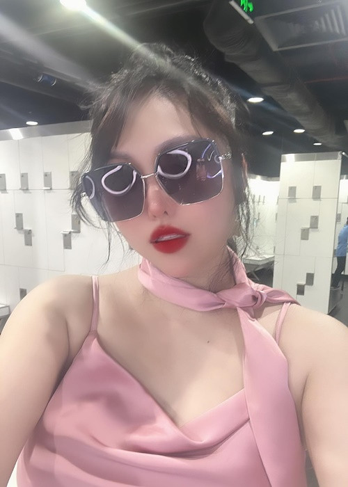 Nữ diễn viên phim Cô gái xấu xí từng qua hai lần đò, có một cậu con trai.