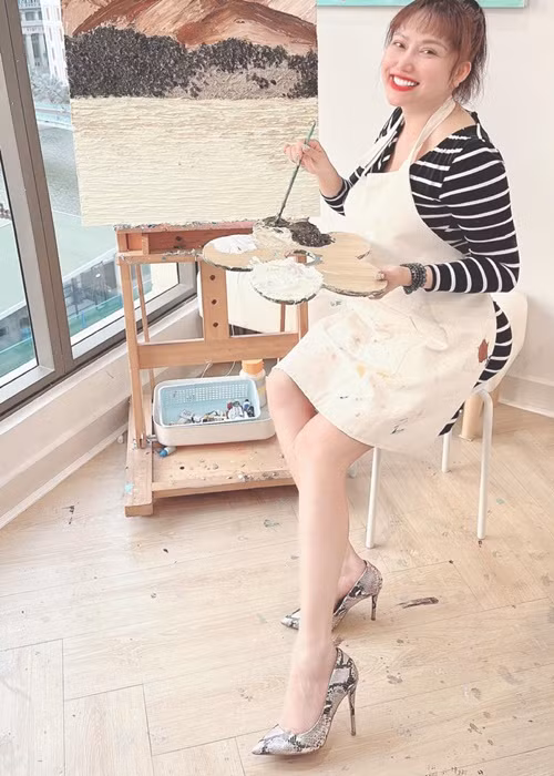 "Nữ hoàng dao kéo" Phi Thanh Vân cho biết, cô có cuộc sống khá viên mãn khi làm mẹ đơn thân.