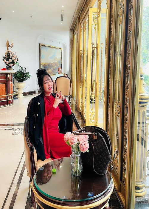 Trên Saostar, Phi Thanh Vân cho biết, đến thời điểm thích hợp cô sẽ công khai danh tính bạn trai.