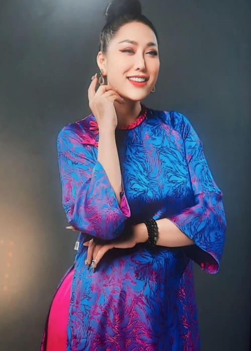 “Tôi kín lịch với công việc nghệ thuật, làm đại sứ, đảm đương chức vụ của các hội nhóm và công tác thiện nguyện. Đúng hơn, tôi không có thời gian để suy nghĩ chuyện tình cảm”, diễn viên Phi Thanh Vân chia sẻ trên Vietnamnet. Ảnh: FBNV.