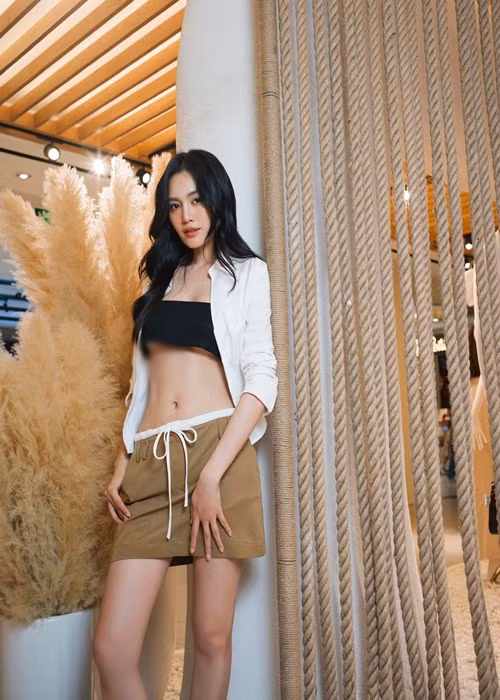 Tình tin đồn của Chi Dân sở hữu body quyến rũ, gương mặt xinh đẹp. Ảnh: FB Ninh Dương Lan Ngọc.