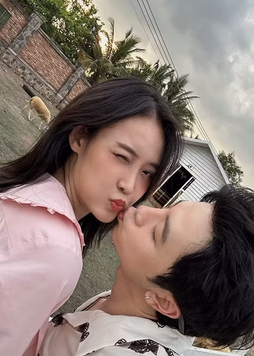 Trong mắt Phí Ngọc Hưng, Trương Mỹ Nhân sống tình cảm, luôn lo lắng và quan tâm đến người khác. Trương Mỹ Nhân cho biết, Phí Ngọc Hưng là người đáng yêu nhưng hay suy nghĩ nhiều. Ảnh: FB Phí Ngọc Hưng.