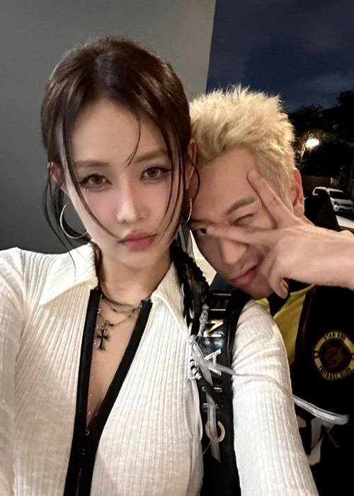 “Gà cưng” một thời của Khắc Tiệp thường xuyên đăng tải hình ảnh bên chồng kém tuổi. Ảnh: FB Trương Mỹ Nhân.