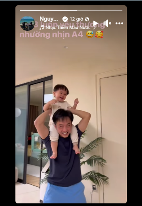 Cường Đô la tận hưởng thời gian vui vẻ bên gia đình sau giờ làm việc. Ảnh: FB Cường Đô la.