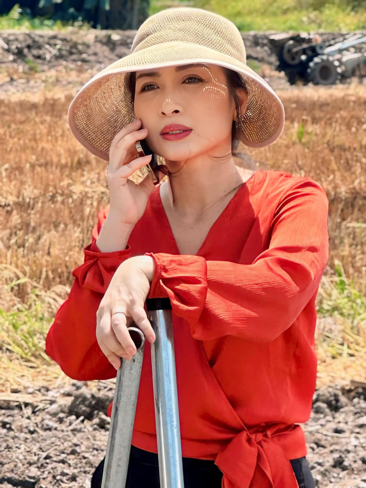 Sau này, diễn viên Khánh Huyền bất ngờ chuyển vào Nam sinh sống, nên không còn xuất hiện trong các bộ phim truyền hình phía Bắc. Dù vậy, khán giả vẫn gặp nữ diễn viên trong vai trò MC của chương trình Vui sống mỗi ngày. Ngoài ra, nghệ sĩ cũng góp mặt trong một số bộ phim phía Nam như: Giấc mơ của mẹ, Gạo nếp gạo tẻ 2, Em và Trịnh, 7 năm chưa cưới sẽ chia tay... Năm 2021, Khánh Huyền bất ngờ quay trở lại Hà Nội đóng phim điện ảnh Cậu vàng sau nhiều năm vắng bóng.