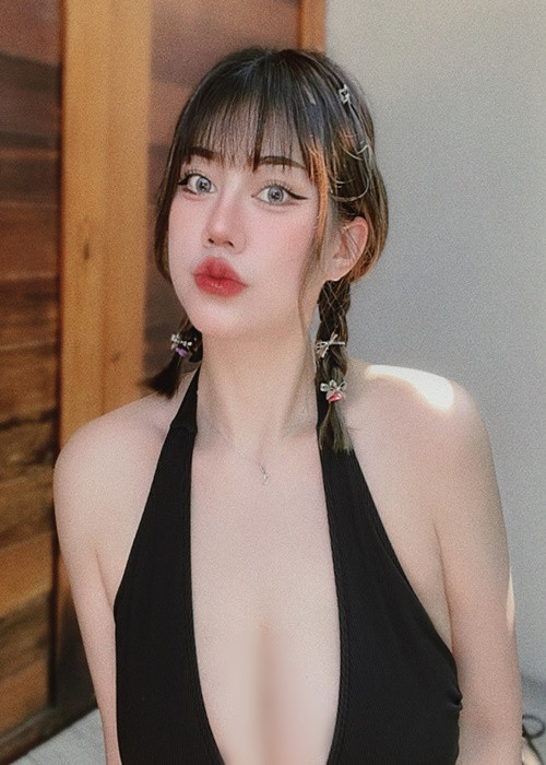 Grace xinh như hot girl lai Tây khi tự trang điểm.