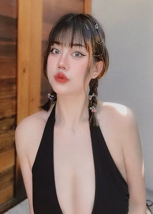 Grace xinh như hot girl lai Tây khi tự trang điểm.