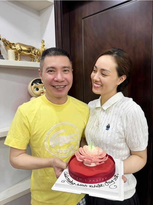 Vợ chồng Công Lý thường xuyên chia sẻ những khoảnh khắc đời thường bình yên, hạnh phúc. Ảnh: FB Ngọc Hà.