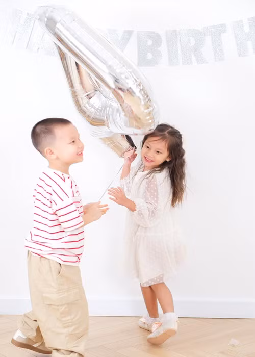 Cặp song sinh của Hồ Ngọc Hà - Kim Lý vừa tròn 4 tuổi. Ảnh: FB Hồ Ngọc Hà.