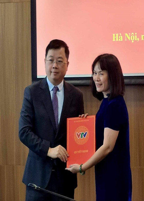 Theo Vietnamnet, BTV Bùi Thu Thủy (trong ảnh) làm Phó Phụ trách Ban Sản xuất các chương trình giải trí VTV3 sau khi nhà báo Tạ Bích Loan nghỉ hưu.