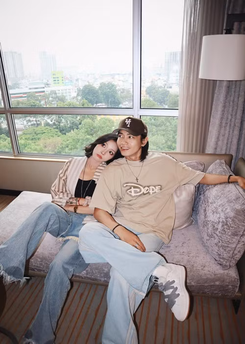 Yee Pink được nhiều khán giả Việt chú ý sau khi công khai hẹn hò Quang Đăng.