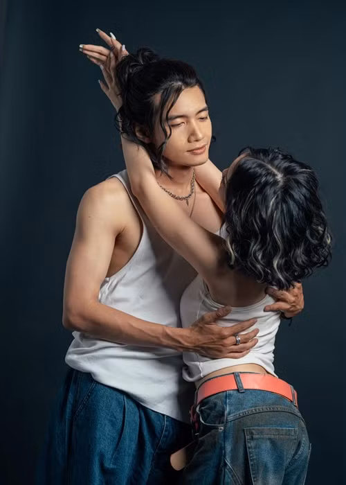 Để hiểu nhau hơn, Quang Đăng học thêm tiếng Hoa còn Yee Pink học tiếng Việt.