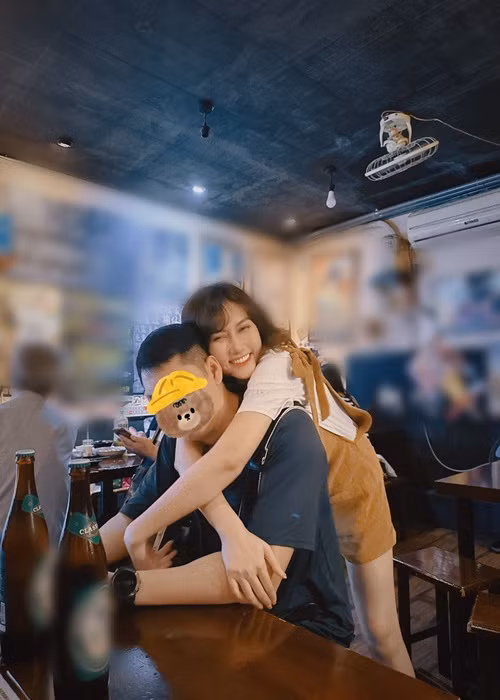 Hình ảnh, tên tuổi bố của em bé trong bụng Hương Giang được giữ kín.