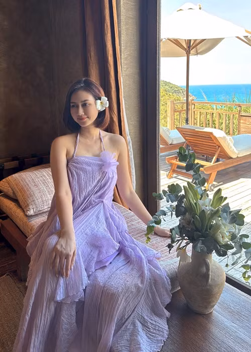 Hương Giang được nhiều mẹ bầu xin vía vì giữ được làn da trắng hồng.